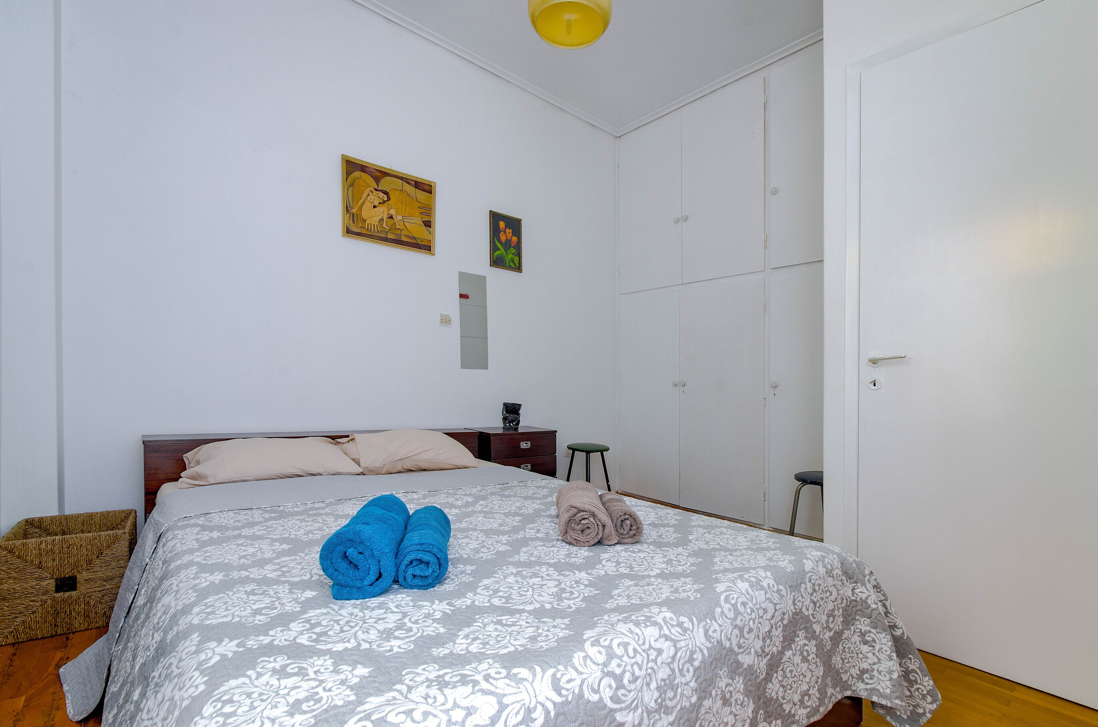 4u apartment athens! 2 min walk pefkakia metro athens center