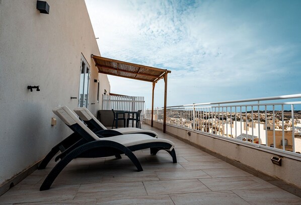 Luxury Apartment | Terrace/patio