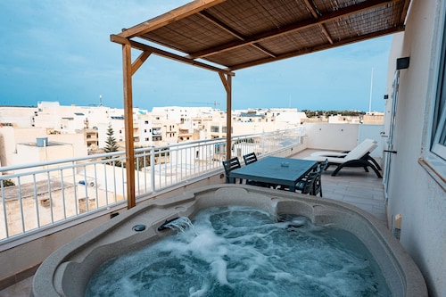 The Willows Luxury Penthouse 