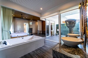 Deluxe Villa | Bathroom - Luxury 7 Bedroom Pool Villa - WL67 (Hua Hin)