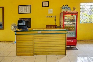 Reception - Hotel O Family Blitar (Blitar)