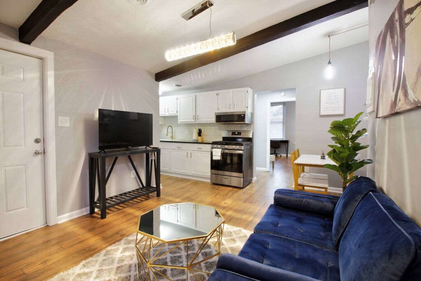 Butler Street Glam|Apt 3