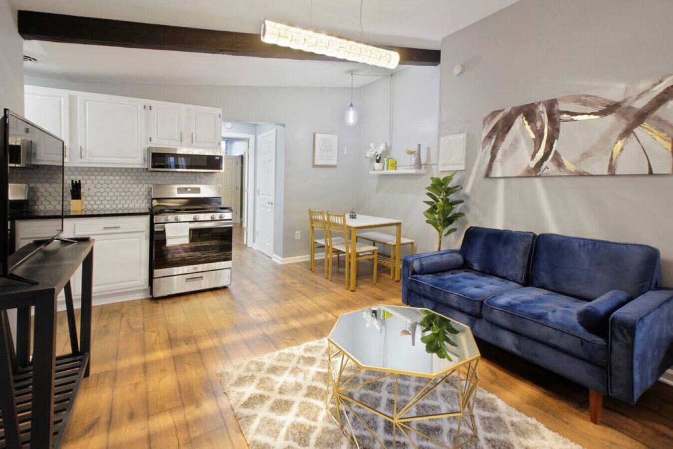 Butler Street Glam|Apt 3