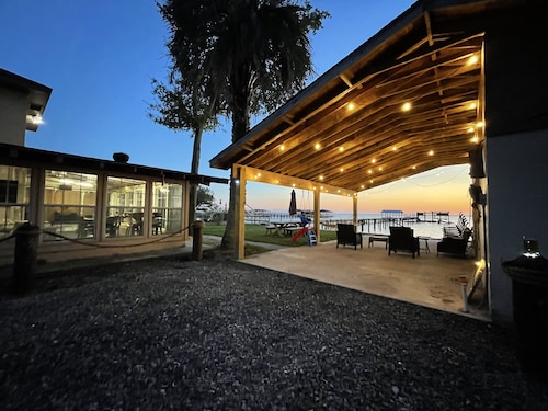 Lakefront - Real Fish Camp - Reel Fishermen