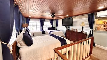 3 bedrooms, desk, iron/ironing board, travel crib