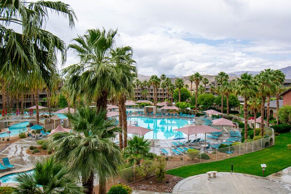 حمّام سباحة خارجي