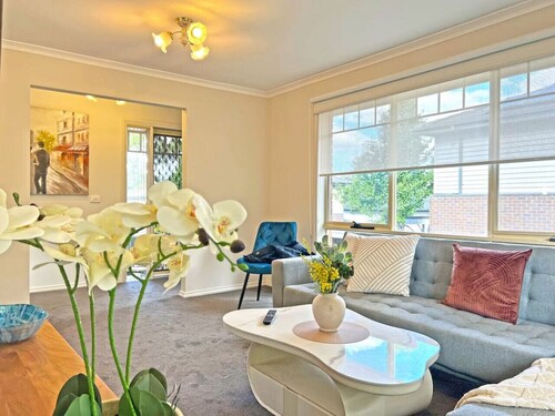 Ringwood Exquisite 2BR Staycation WiFi 66 U1 metres from Eastland