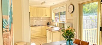 Ringwood Effortless Convenience 2-bedroom House metres from Eastland