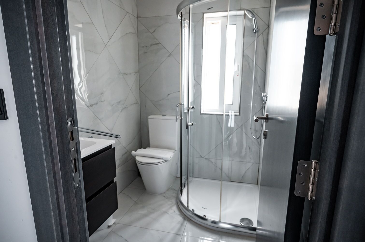 Luxury Apartment | Bilik Mandi | Pancuran mandi, kelengkapan dandanan diri percuma, pengering rambut 