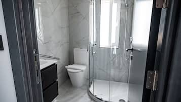 Luxury Apartment | Bilik Mandi | Pancuran mandi, kelengkapan dandanan diri percuma, pengering rambut