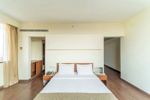 Svit Executive | Minibar, värdeförvaringsskåp på rummet och skrivbord