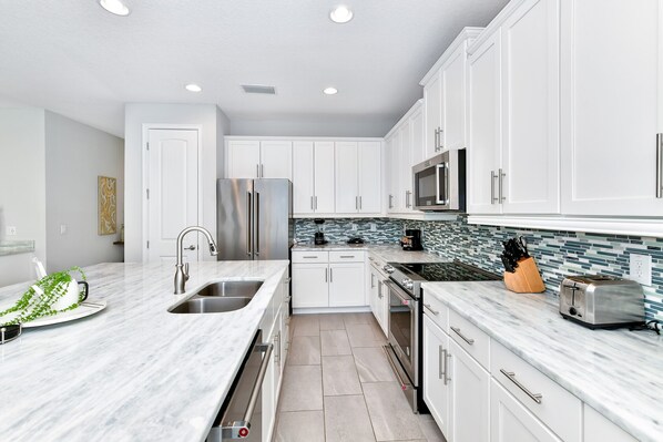 Refrigerador, horno, parrilla de estufa y lavavajillas 