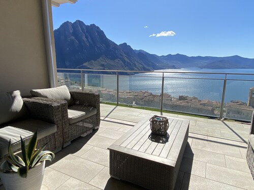 Small lake view paradise with private pool