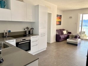 Fridge, microwave, oven, stovetop - Small lake view paradise with private pool (Riva di Solto)