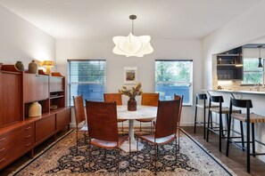 Dining - Stylish + Modern 4-bedroom, 10 minutes to Downtown (Austin)