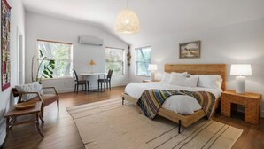4 多间卧室、办公桌、熨斗/熨衣板、WiFi