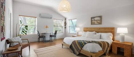 3 habitaciones, escritorio, tabla de planchar con plancha y wifi