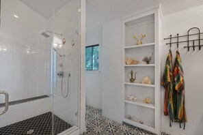 Hair dryer - Stylish + Modern 4-bedroom, 10 minutes to Downtown (Austin)