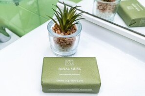 Dusche, Haartrockner, Bidet, Handtücher