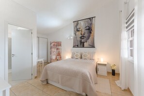 4 soverom, strykejern/-brett, wi-fi (inkludert) og sengetøy