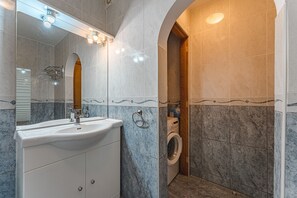 Vasca, asciugacapelli, asciugamani