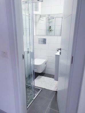 Doccia, asciugacapelli, asciugamani