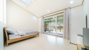 Basic Room, 1 Bedroom (room1ho(pet)) | 1 bedroom, free WiFi - Gapyeong Yeoninsan Temapakeu Pension (Gapyeong)