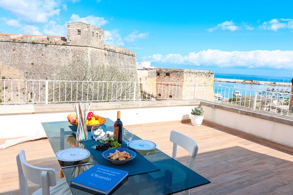 Ferienhaus, 1 Schlafzimmer, Raucher, Terrasse | Speisen im Freien