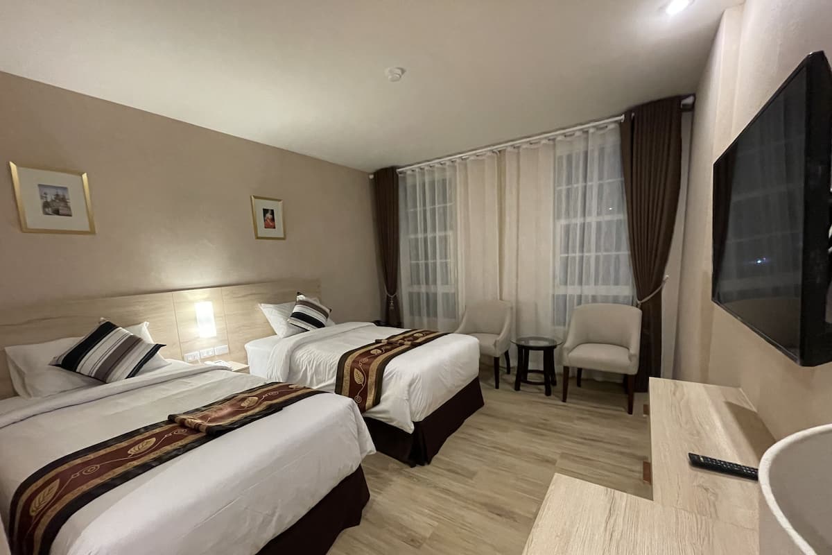 Standard Room, 2 Single Beds | Memory-foam beds, free minibar items, desk, laptop workspace