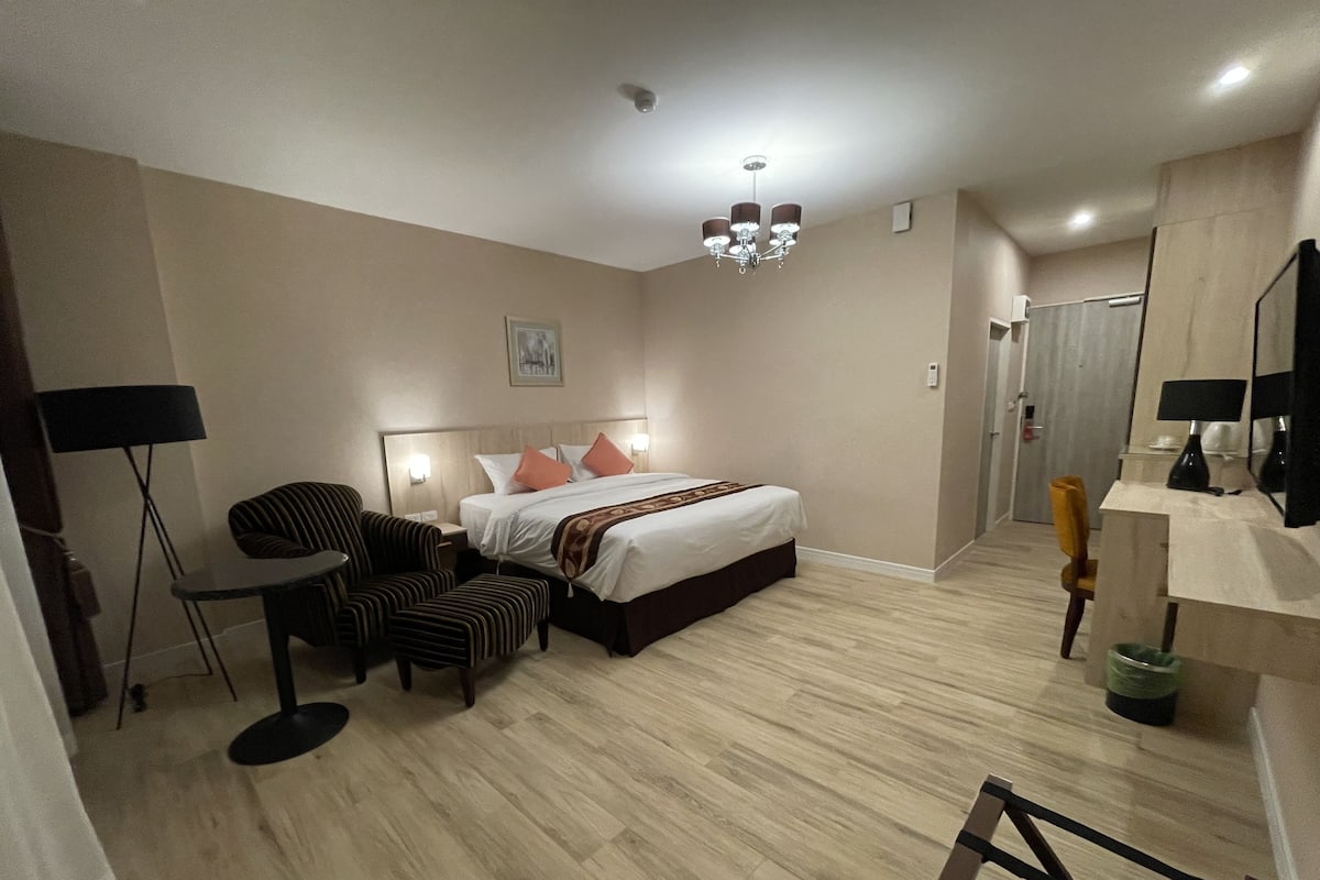 Deluxe Room | Memory-foam beds, free minibar items, desk, laptop workspace
