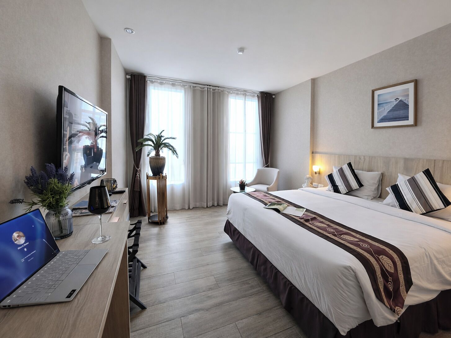 Standard Room, 1 Double Bed | Memory foam beds, minibar (some free items), desk, laptop workspace