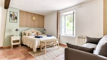 3 quartos, escrivaninha, quartos à prova de som