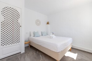 1 habitación, tabla de planchar con plancha, wifi gratis y ropa de cama 