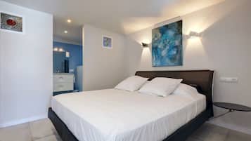 1 habitación, tabla de planchar con plancha, wifi gratis y ropa de cama