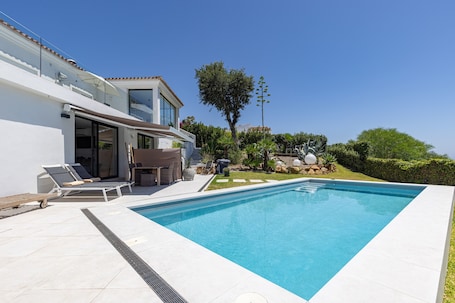 A heated pool. Casa Domino 2 Apartment with Spectacular Sea Views, Shared Pool and Wi-Fi