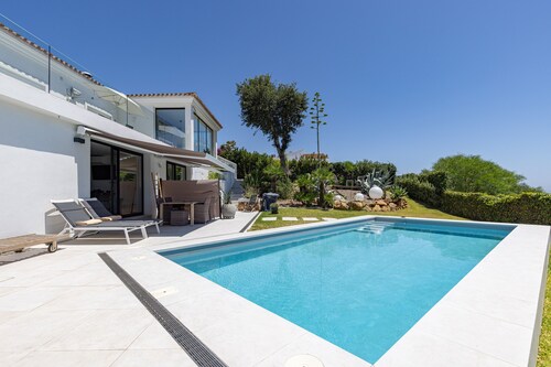 Casa Domino 2 Apartment with Spectacular Sea Views, Shared Pool and Wi-Fi