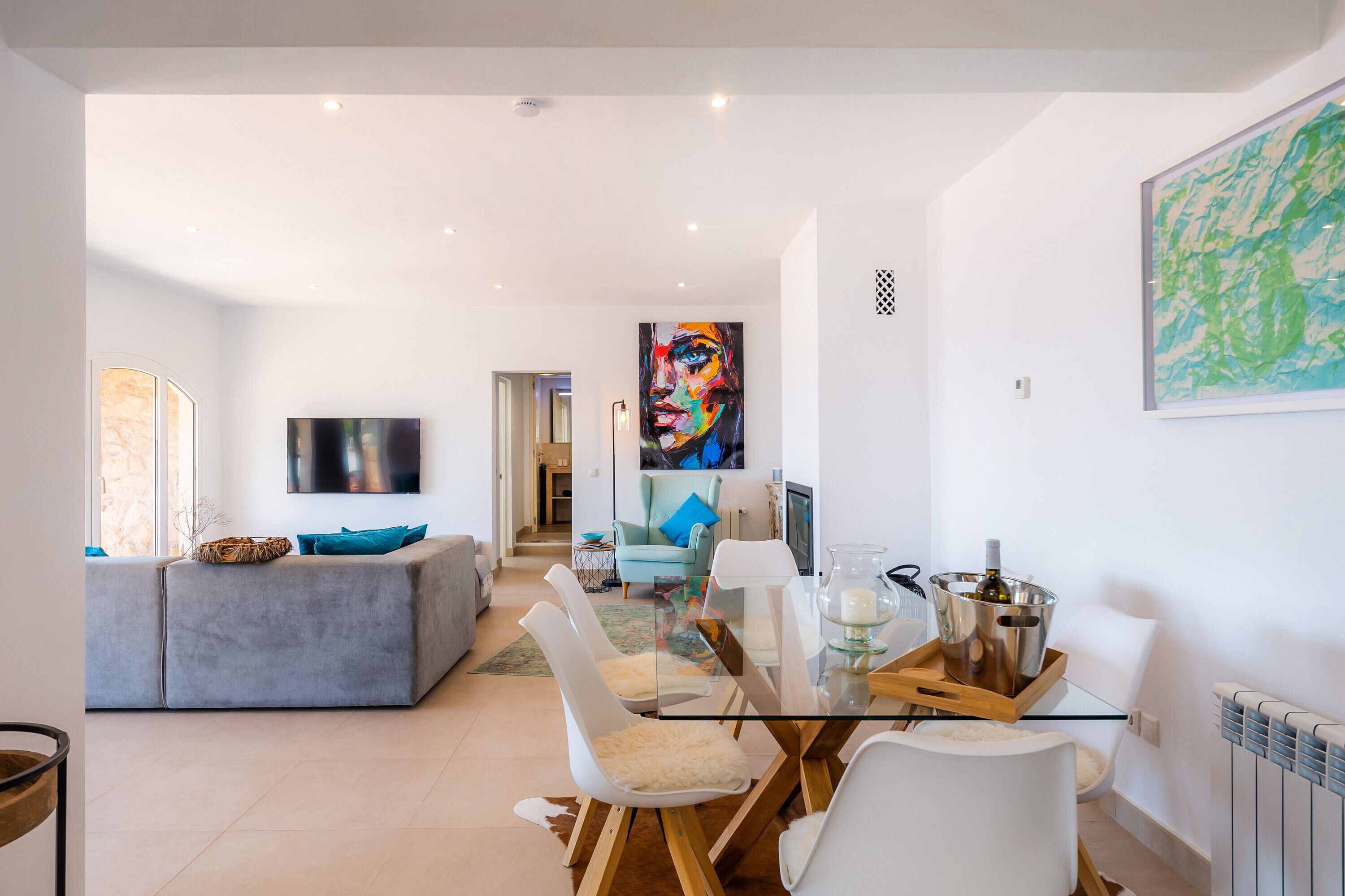 Télévision, cheminée