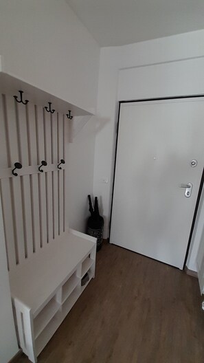 Interior - Apartment 'Aurora' with Mountain View, Private Terrace and Wi-Fi (costa volpino)