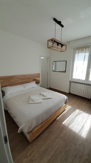 3 bedrooms, free WiFi, bed sheets - Apartment 'Aurora' with Mountain View, Private Terrace and Wi-Fi (costa volpino)