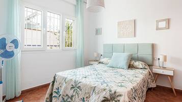 2 bedrooms, iron/ironing board, free WiFi, bed sheets