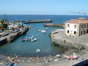 Beach nearby - Vacation Apartment 'Con Vista Al Mar' with Sea View, Shared Pool and Balcony (Puerto de la Cruz)