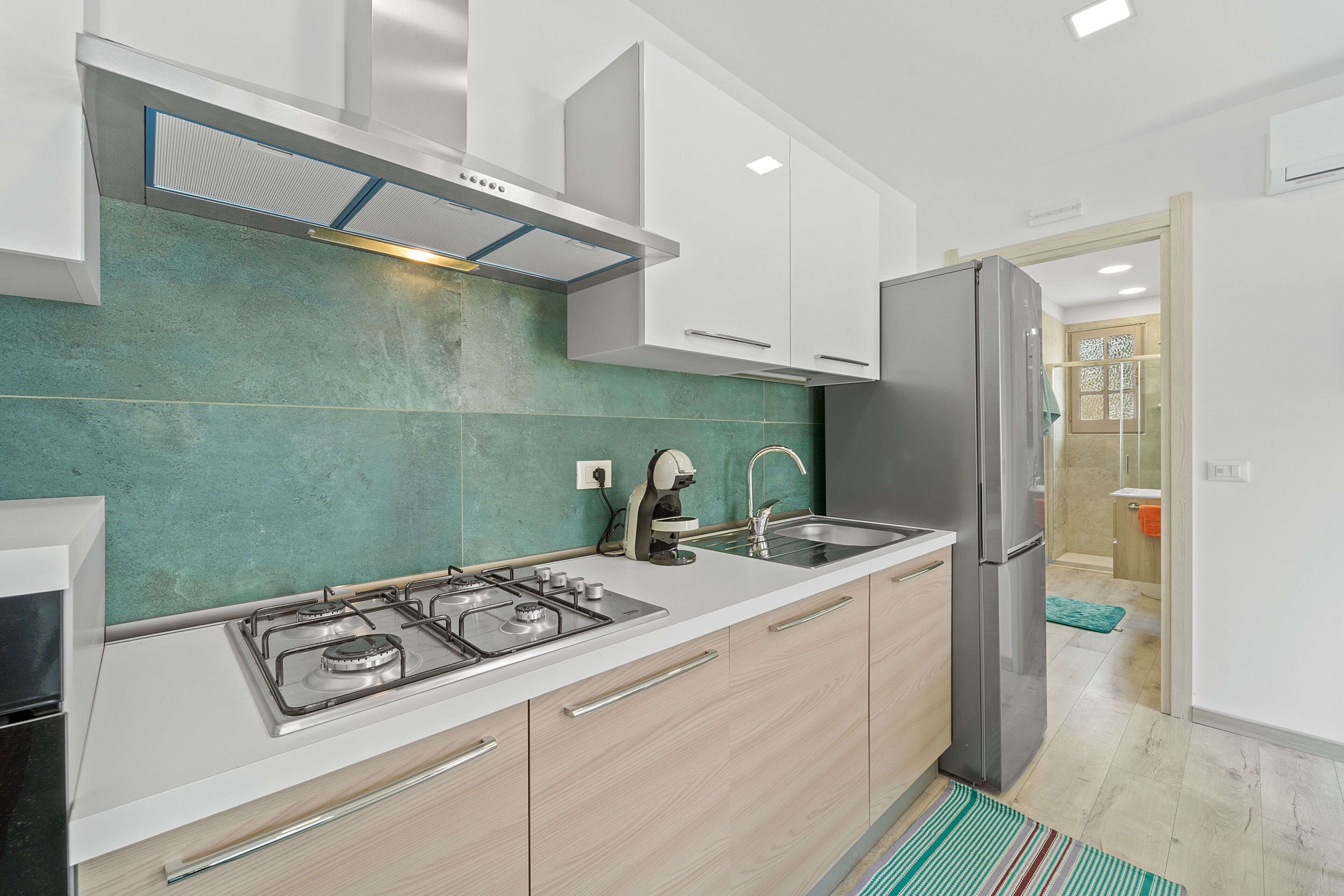 Refrigerador, horno, placa de cocina, lavavajillas