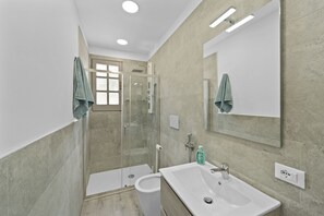 تجهيزات دش، مجففات شعر، مناشف