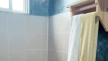 Standard Room | Bathroom | Shower, rainfall showerhead, free toiletries, slippers