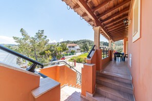 Property grounds - Apartment "Giannis 2"' with Shared Garden, Private Balcony & Wi-Fi (Kerkyra)