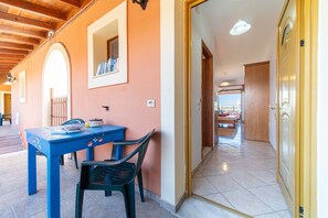 Dining - Apartment 'Giannis 7' with Shared Garden, Wi-Fi and Air Conditioning (Kerkyra)