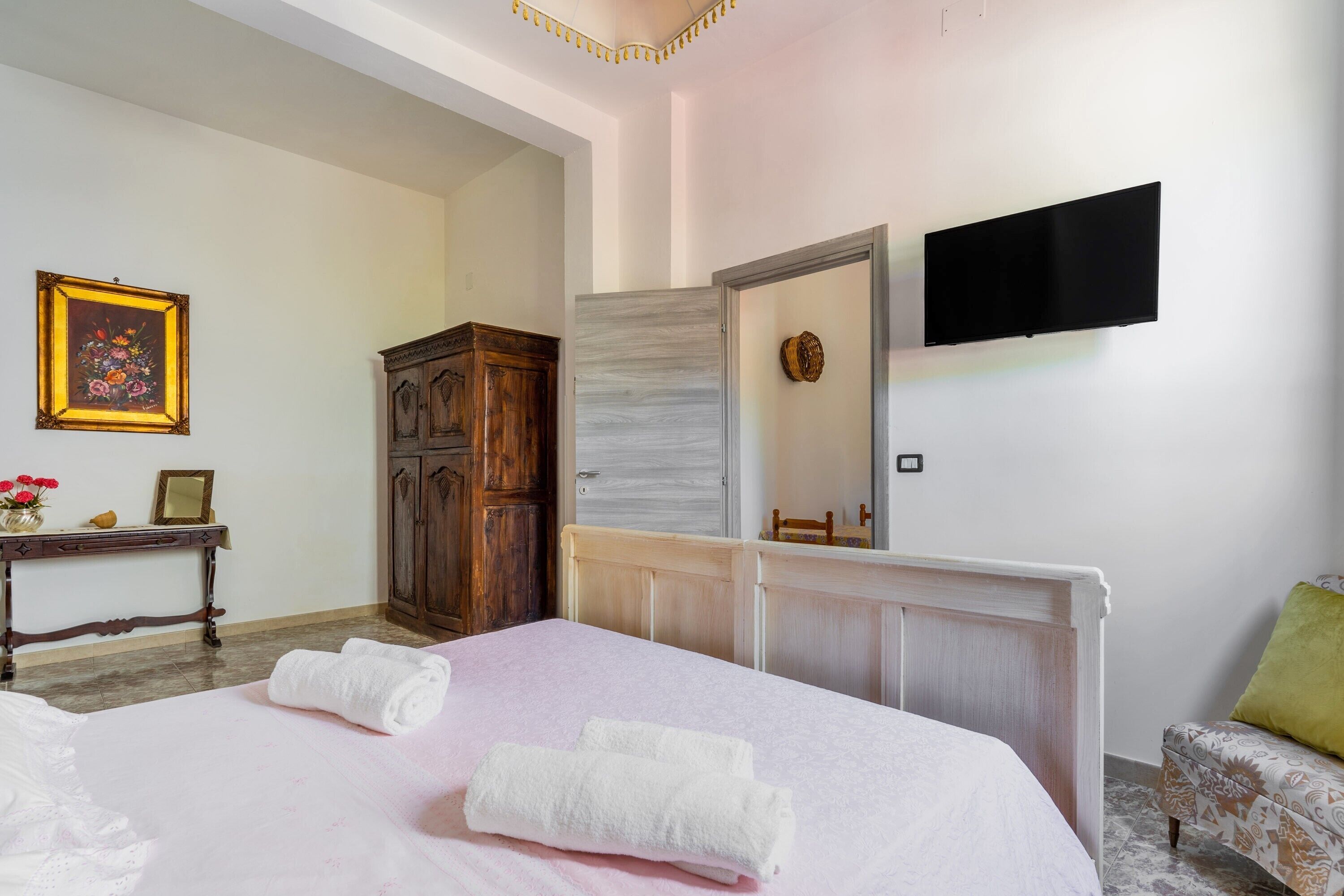 1 camera, ferro/asse da stiro, lenzuola