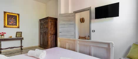 1 bedroom, iron/ironing board, bed sheets