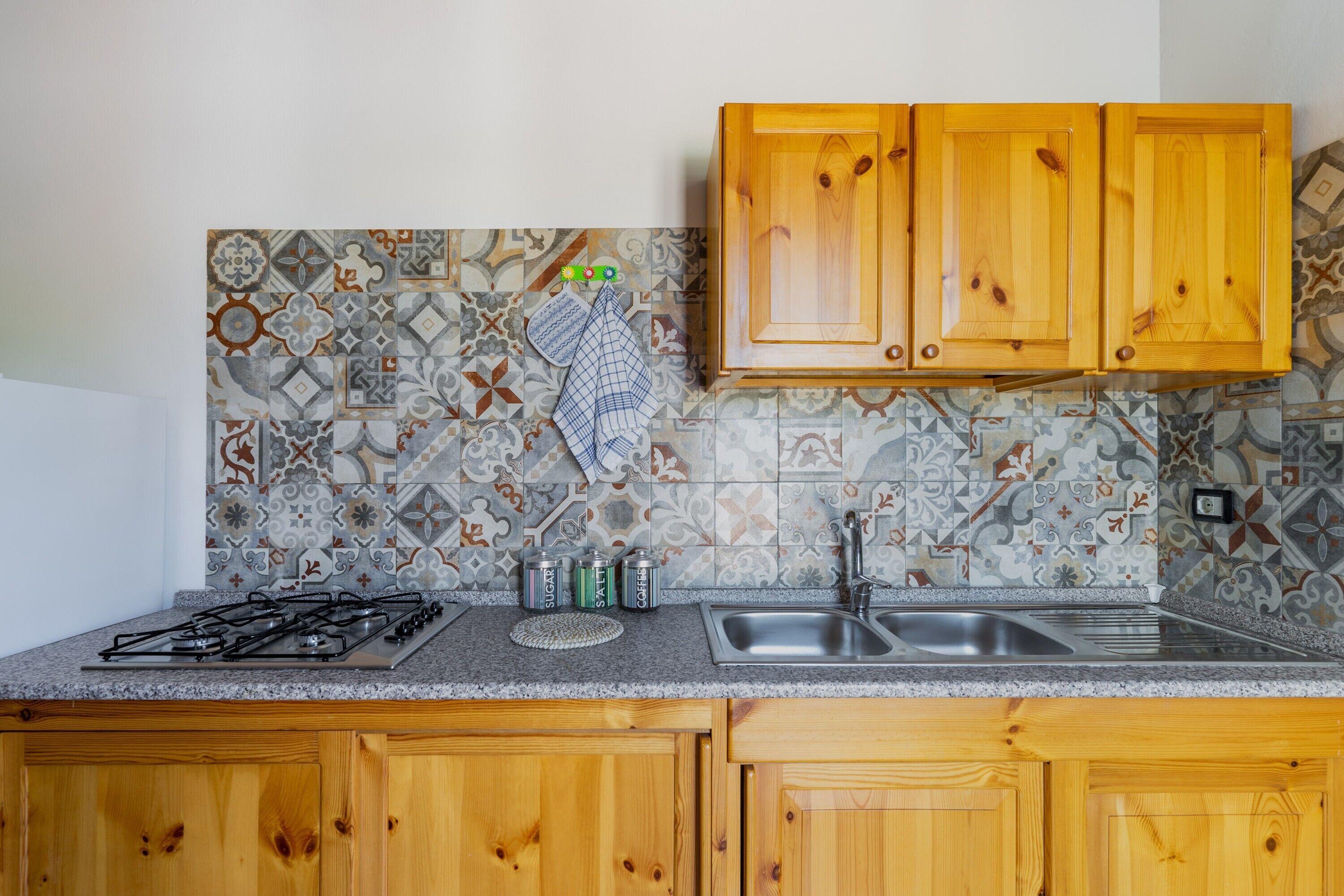 Fridge, microwave, stovetop, cookware/dishes/utensils