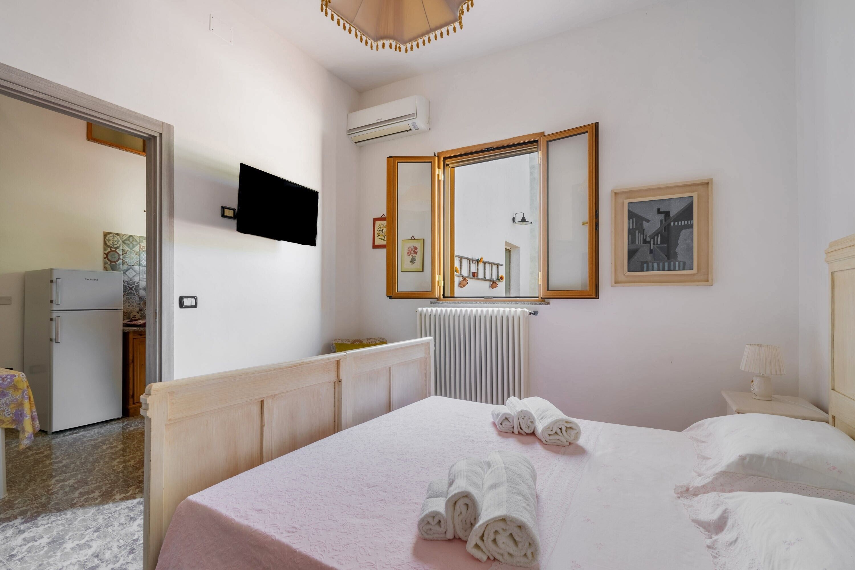 1 makuuhuone, silitysrauta/-lauta, vuodevaatteet